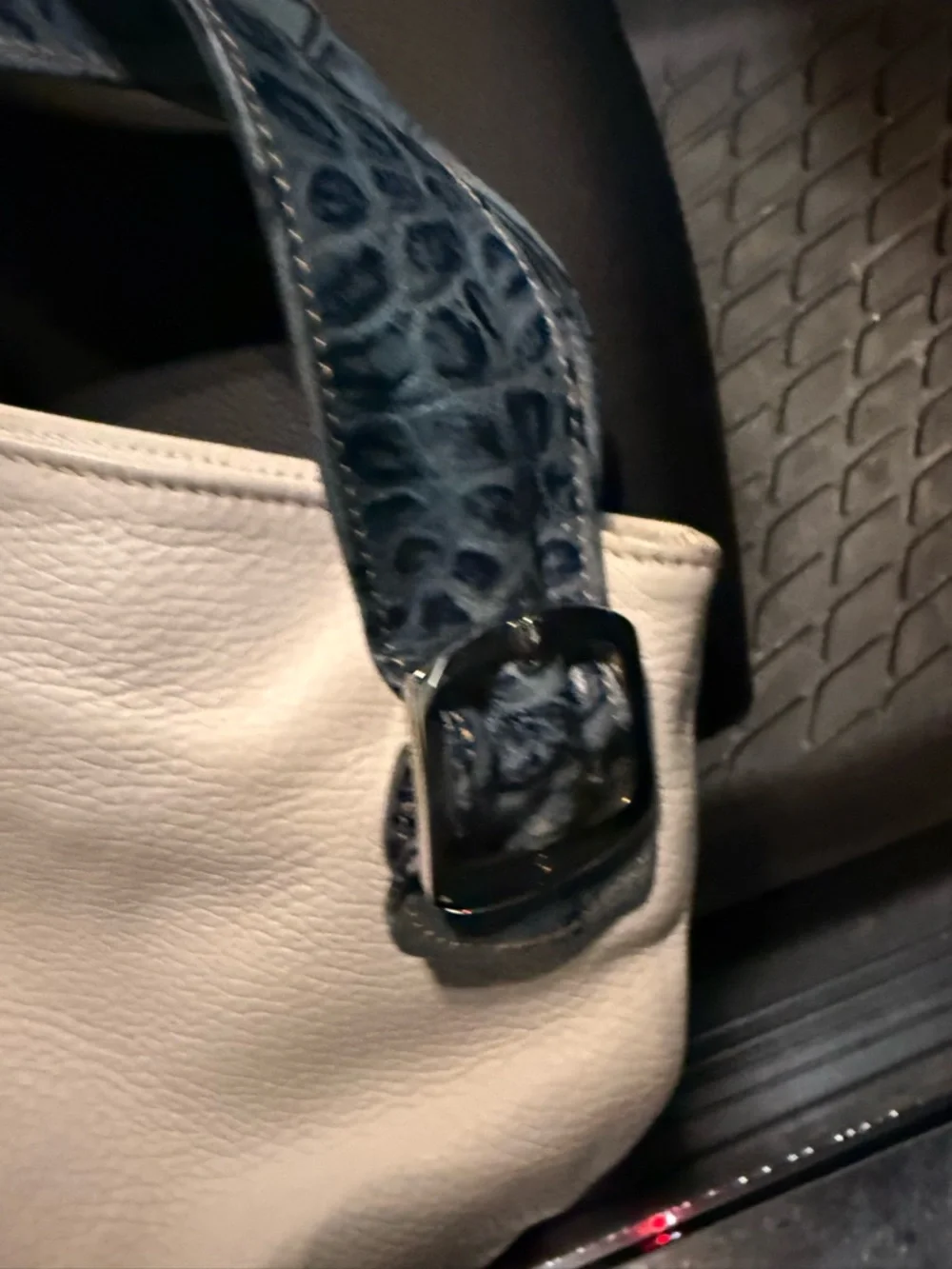 White Leather Shoulder Bag with Blue Croc-Effect Strap PETUSCO - Picture 11 of 16